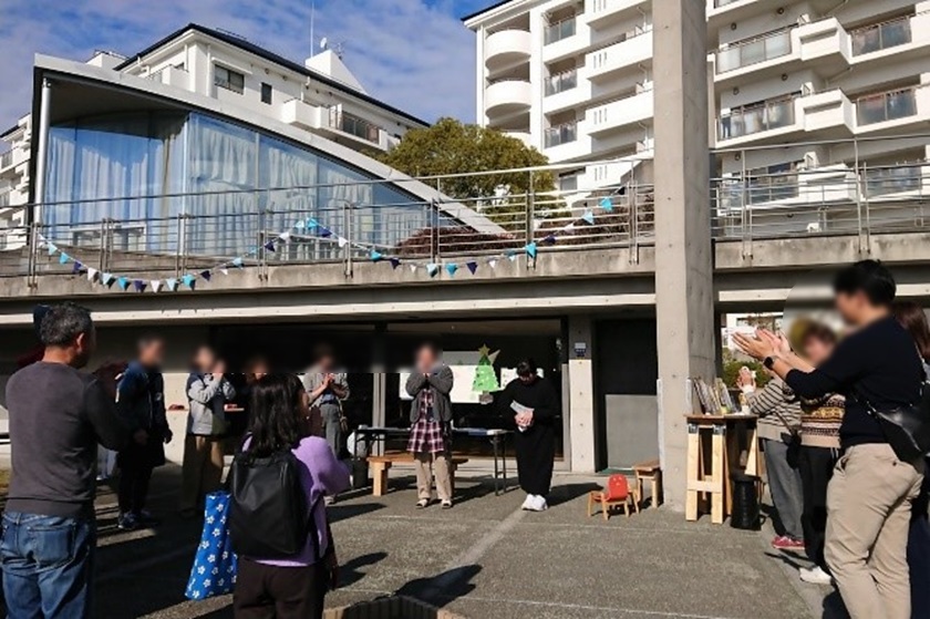 狩口地域センター前