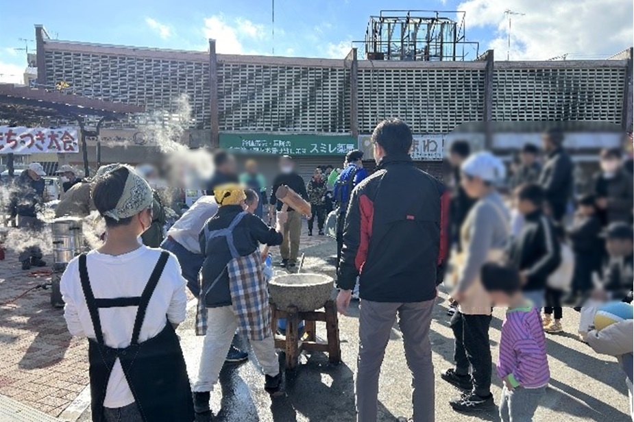 多聞台のもちつきの様子