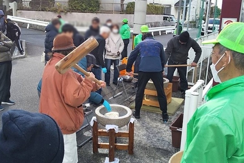 もちつきの様子