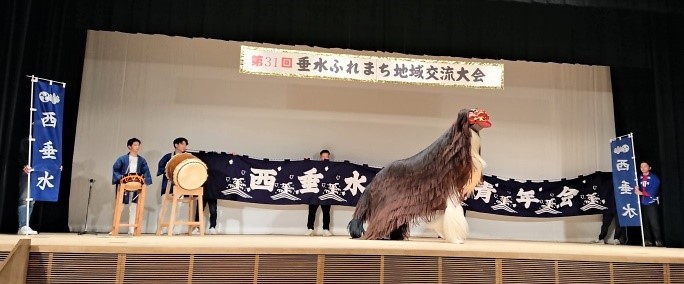 ステージを舞う自棄獅子舞