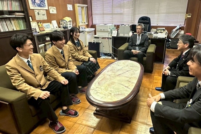 区長と三人との歓談