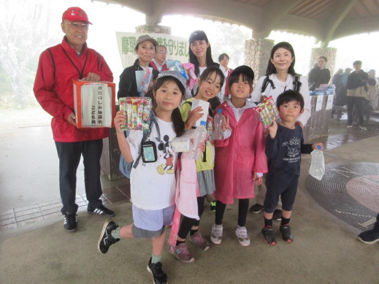 抽選会の様子２（摩耶山クリーンハイキング）
