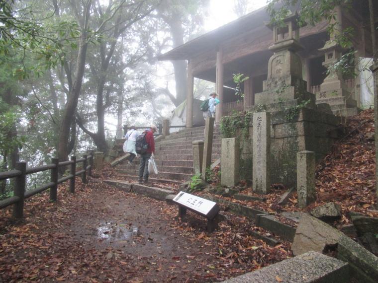 青谷道と上野道の合流の様子（摩耶山クリーンハイキング）
