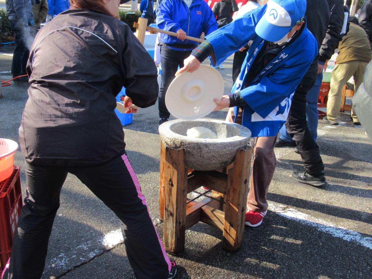 餅つきの様子