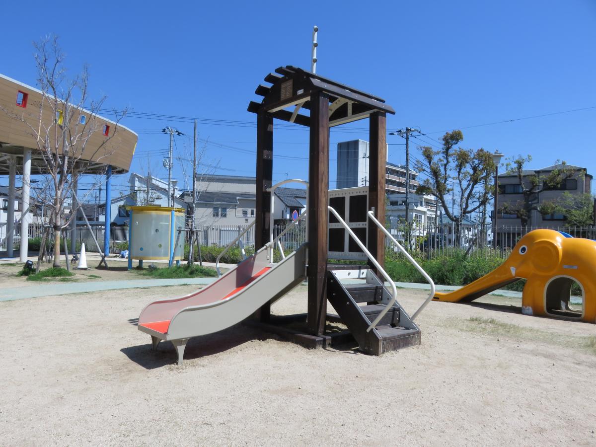 こべっこランドの複合遊具写真