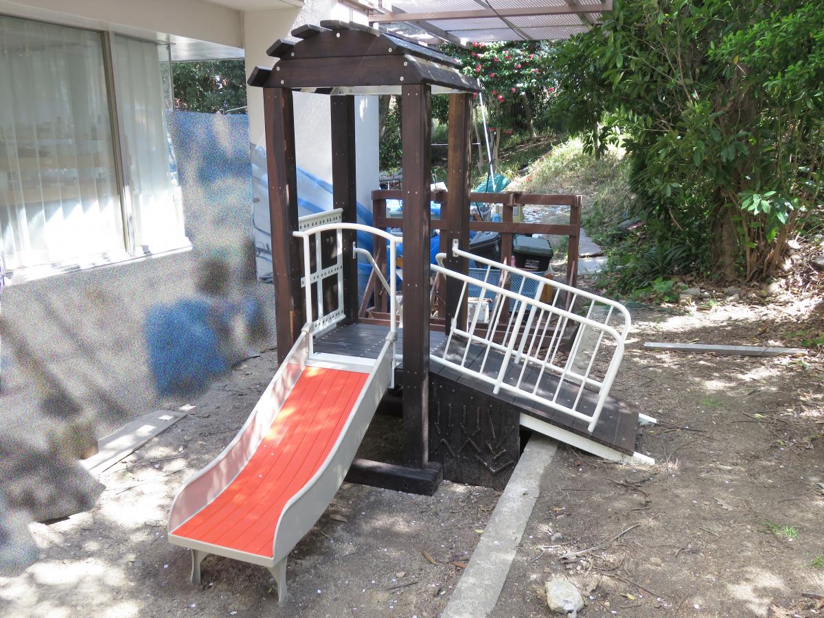 神陵台児童館の複合遊具写真