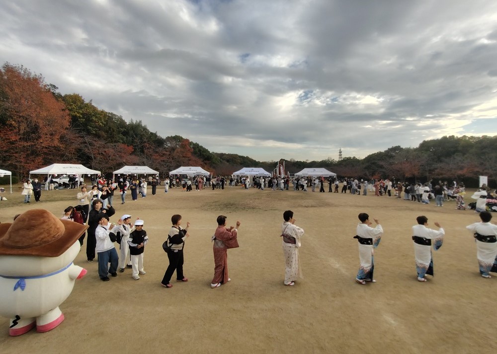 西区連合婦人会による盆踊り