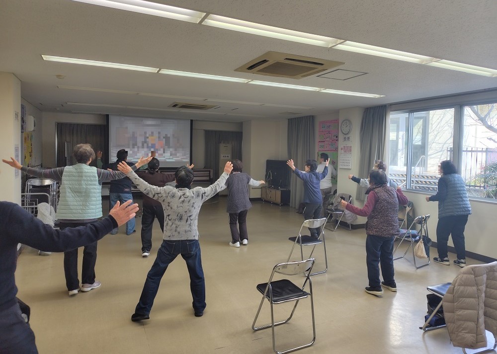 いきいき100歳体操の様子