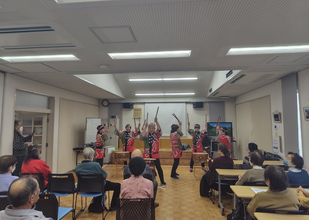 いちごグループの皆さんによる太鼓