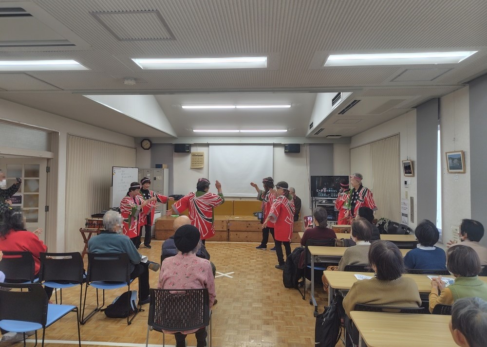 いちごグループの皆さんによる踊り