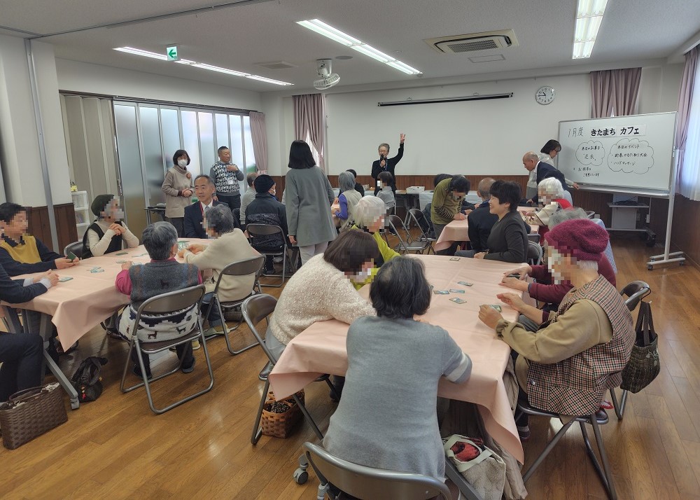 かるたを楽しむ様子