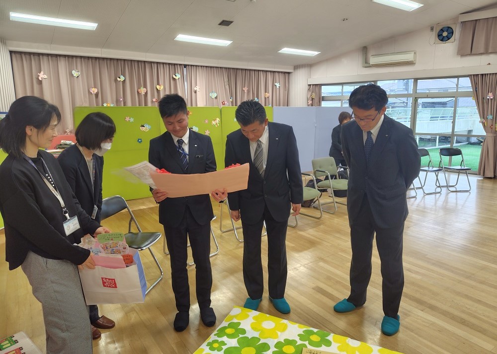 寄付の贈呈式の様子