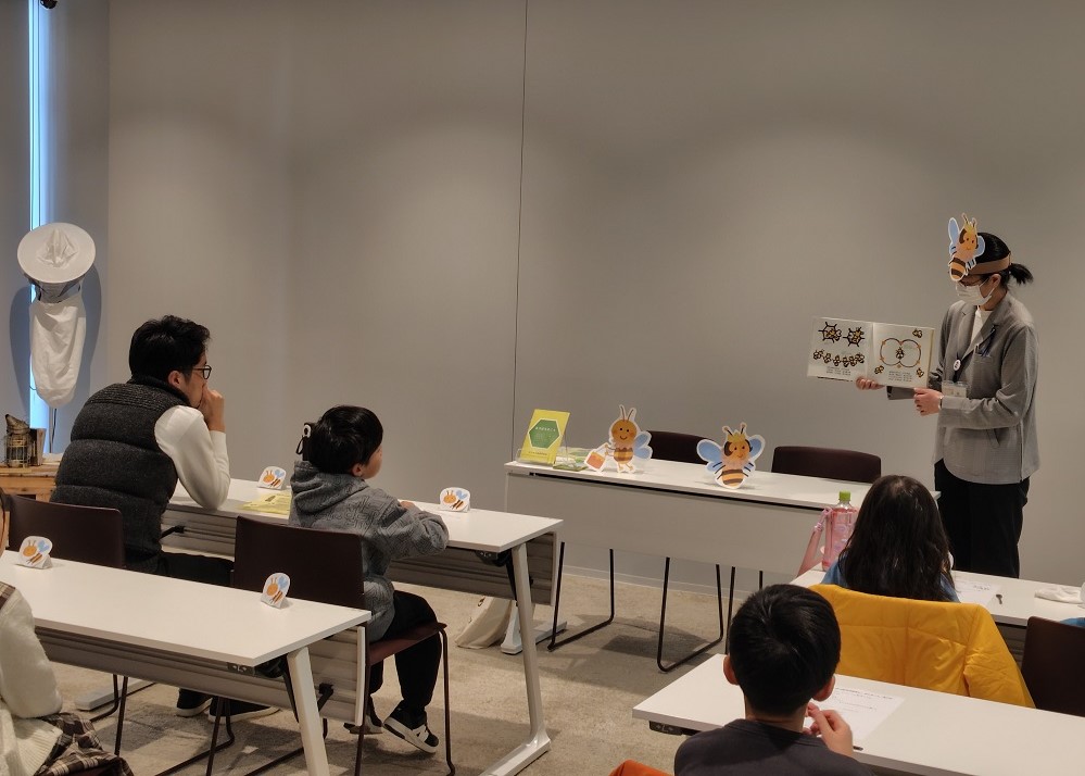 絵本の読み聞かせ