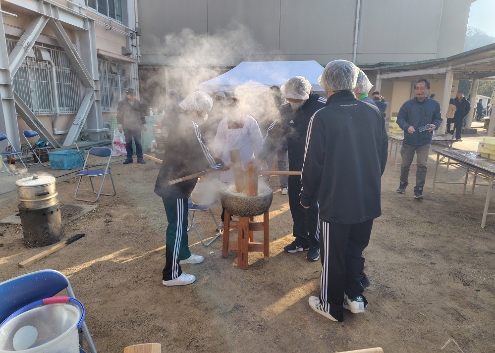 もちつきの様子