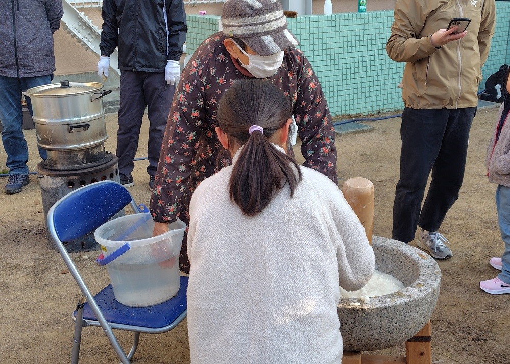 もちつきの様子