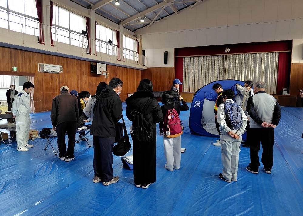 テント組み立ての訓練