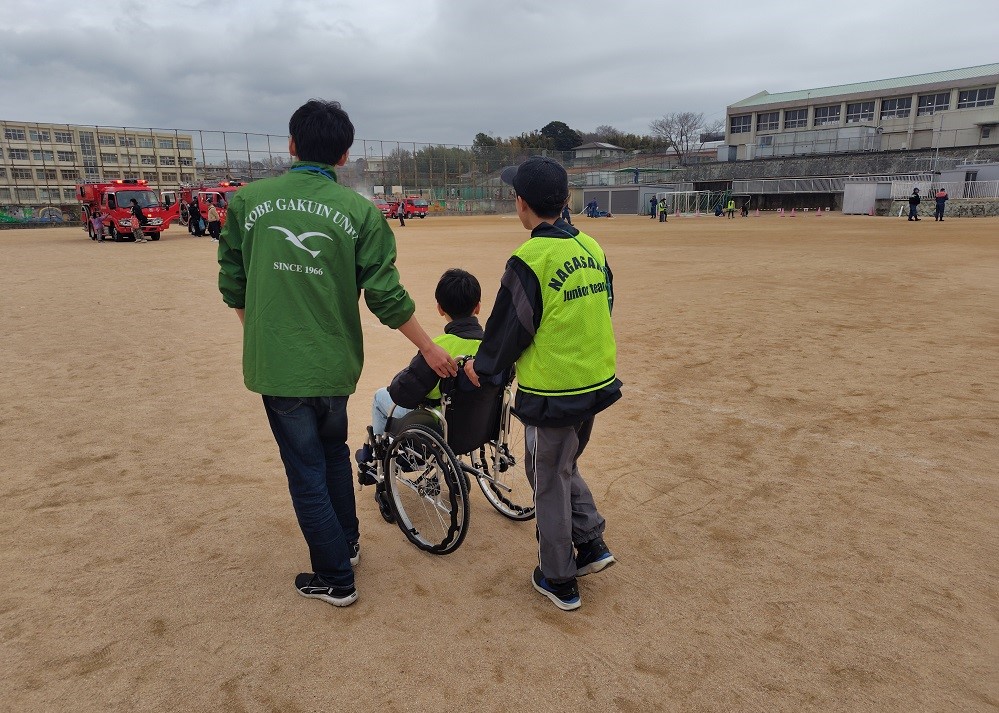 車いす搬送訓練