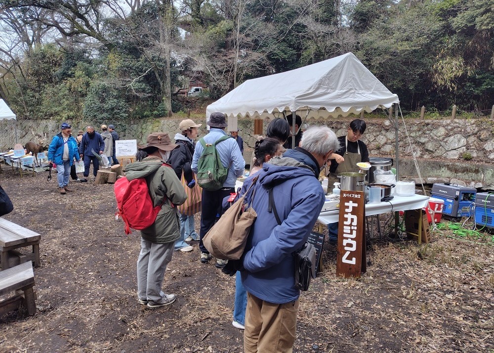 森のマルシェの様子