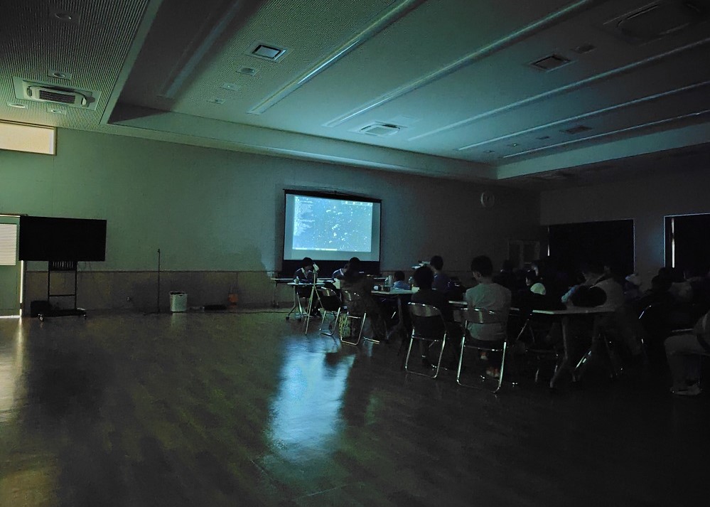 プラネタリウムを上映している様子