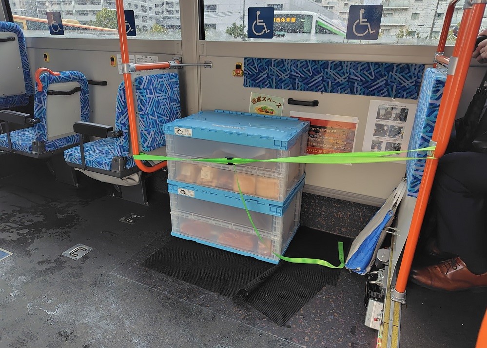 商品が入ったコンテナ