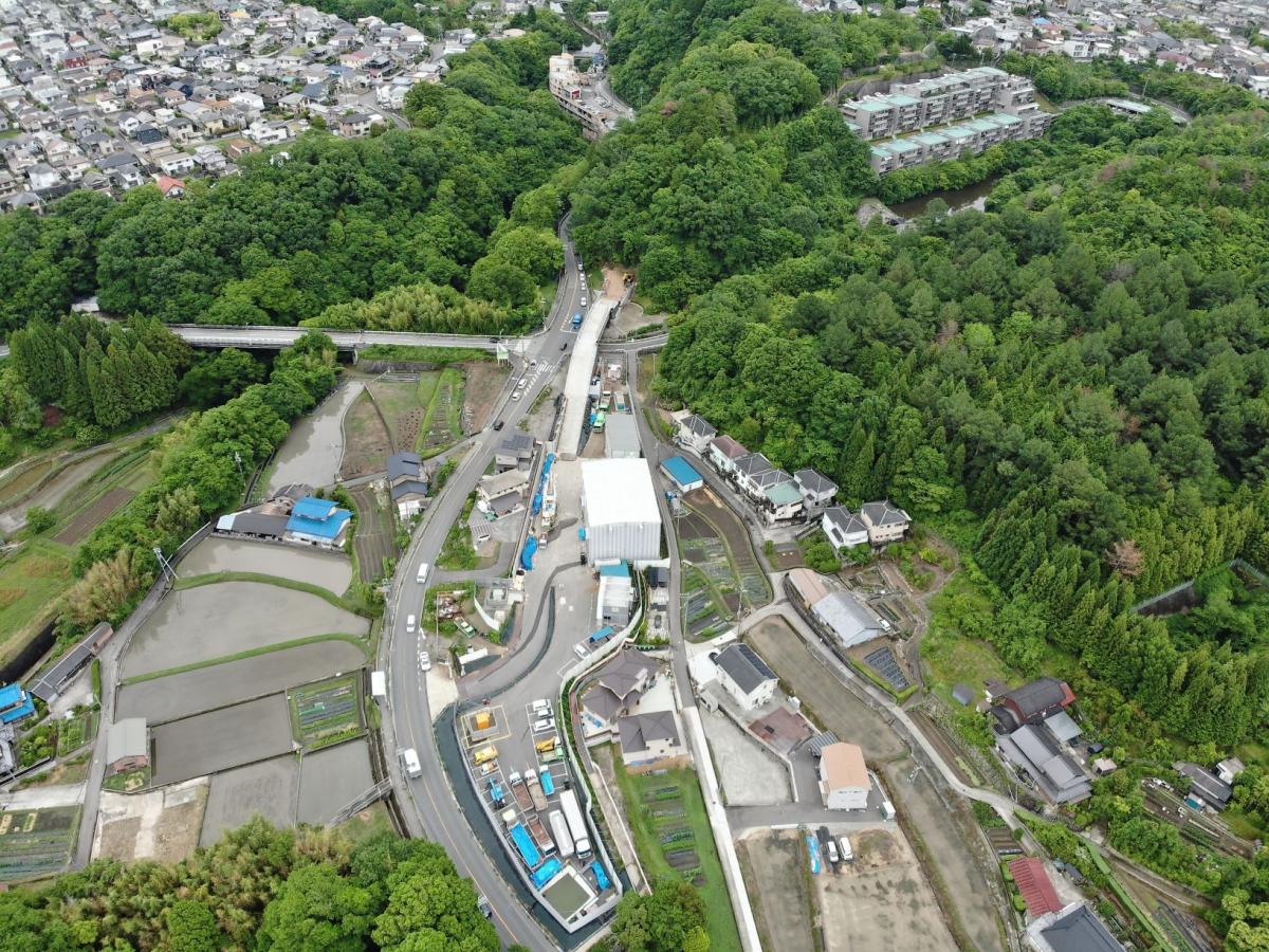 トンネル西側坑口付近の全景写真（2026年7月）