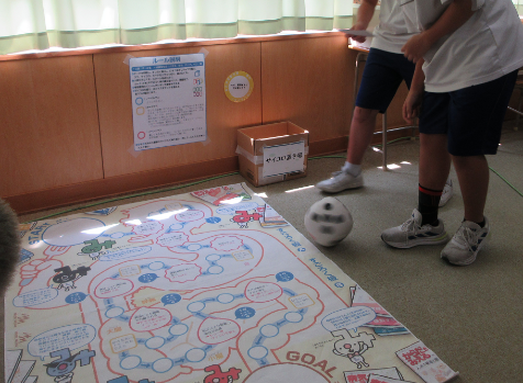 中学③：消化の仕組みをすごろくで学ぶ生徒