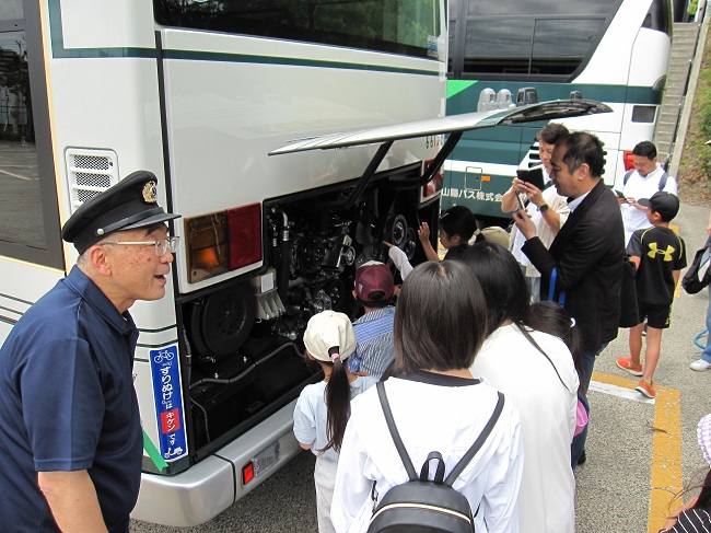 R8 バスの運転士さん