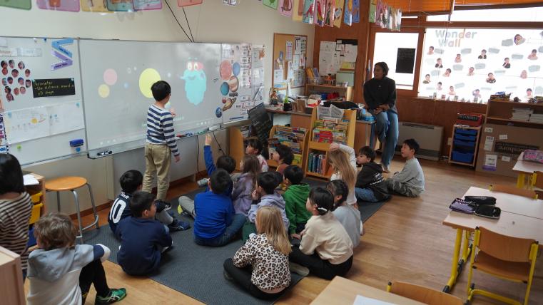 生徒のプレゼンテーションの様子写真