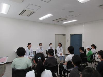 女性研究者との座談会の写真