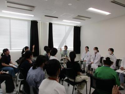 女性研究者との座談会の写真