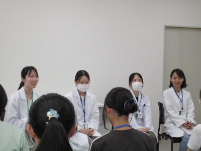 女性研究者との座談会の写真