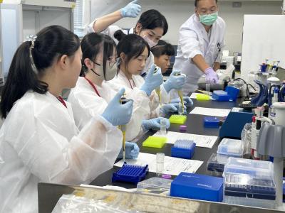 PCR検査体験の写真