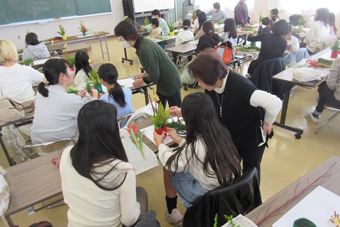 R7生けg花体験～クリスマス花～