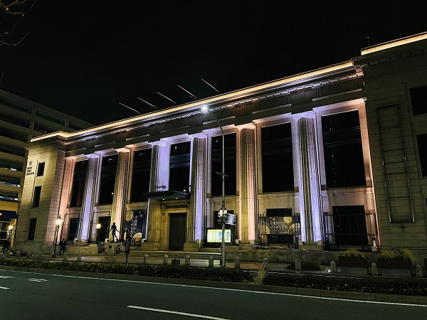 ルミナリエ連携ライトアップを実施している神戸市立博物館の写真