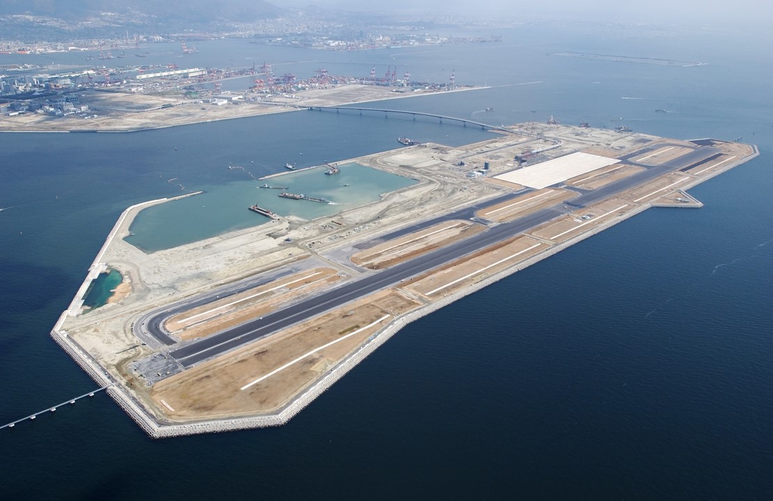 神戸空港島の埋立の写真(2005年3月)