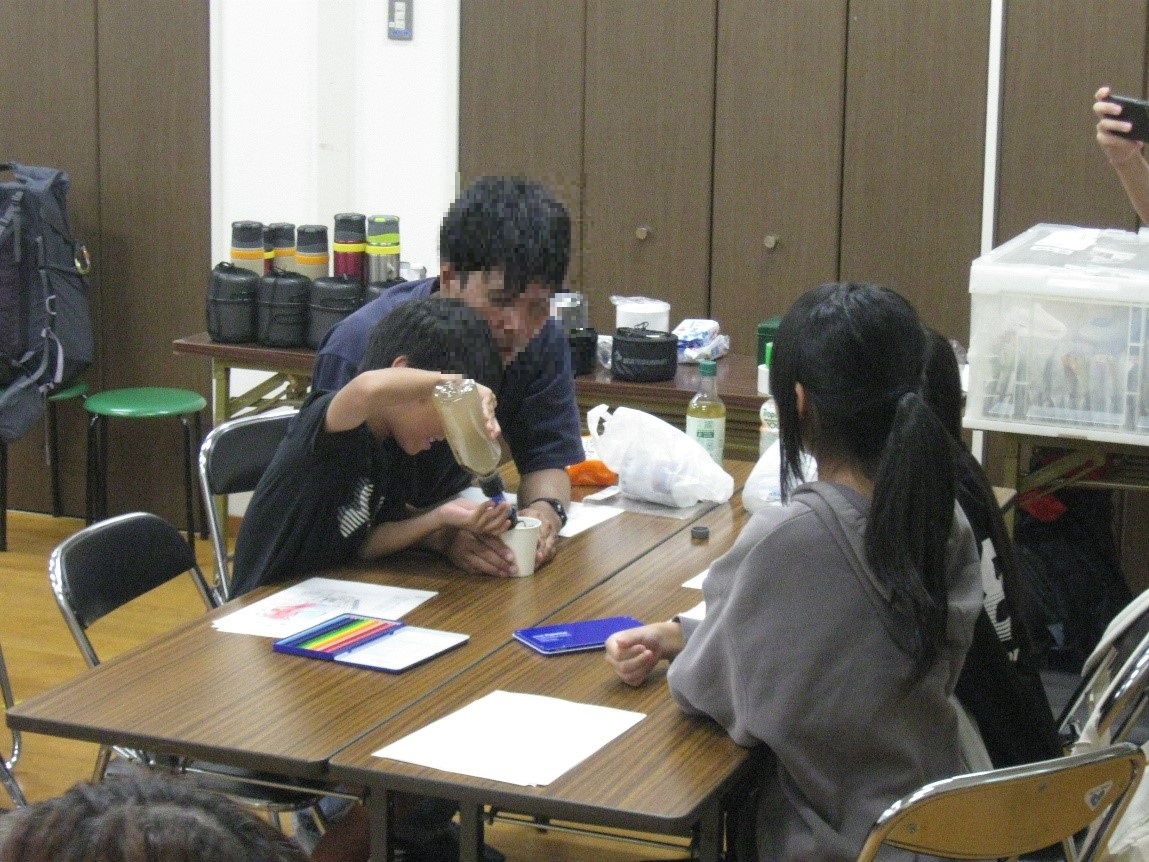 BOKOMIサポーターの泥水ろ過体験