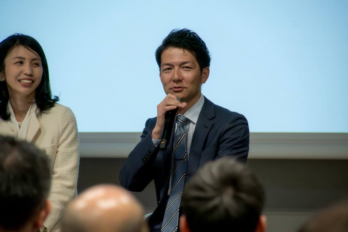 パネリスト・神戸市地域協働局企業連携推進課長の鈴木氏の写真