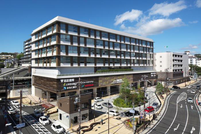 写真：鈴蘭台駅の外観