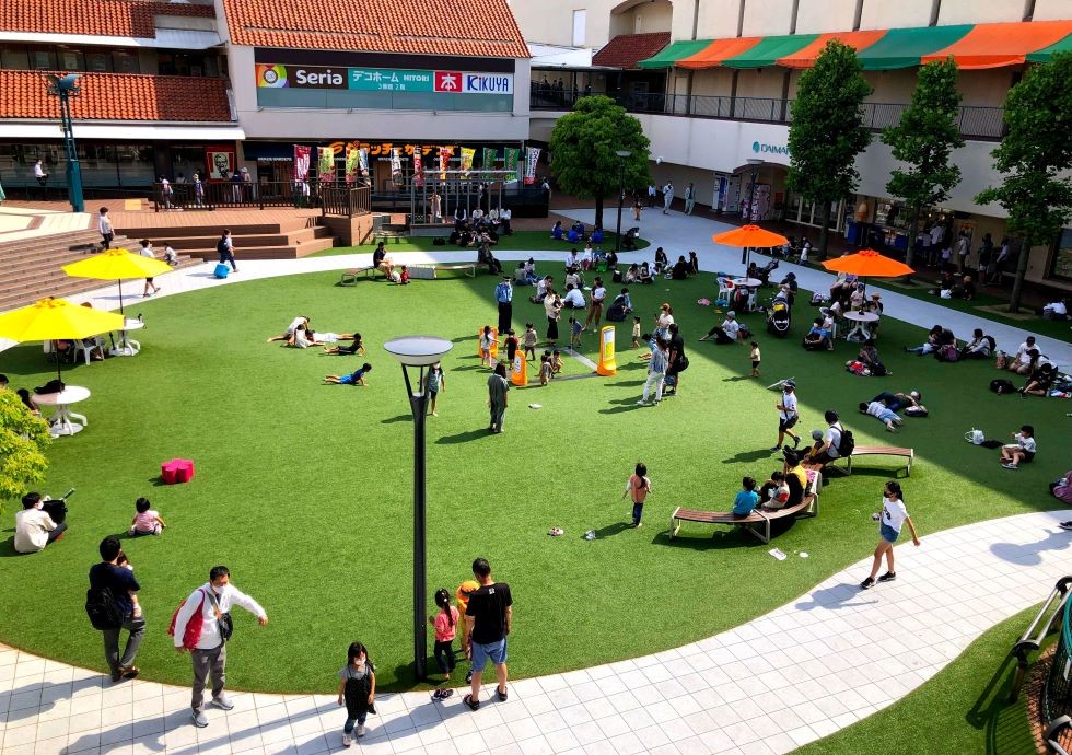 写真：駅周辺の広場
