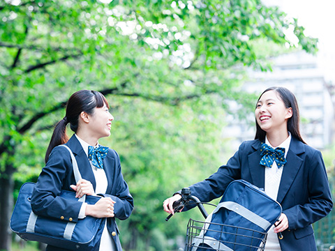 写真：通学する高校生