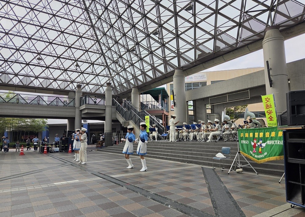 県警音楽隊による演奏