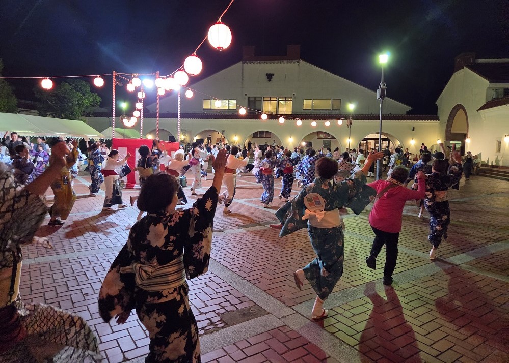 盆踊りの様子