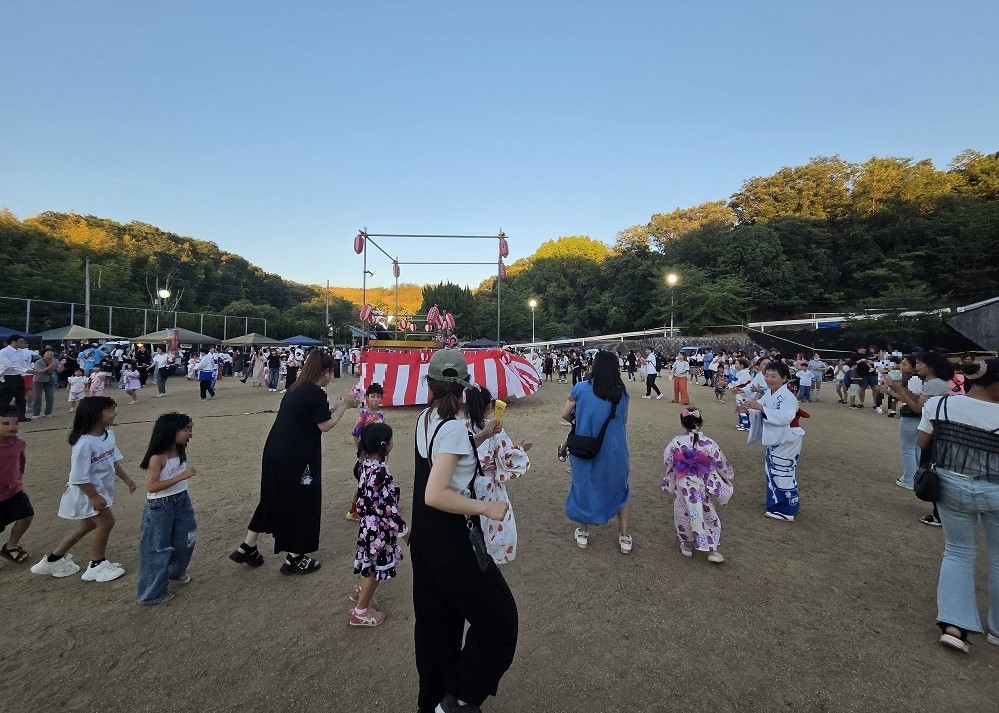 伊川谷音頭納涼まつりの様子