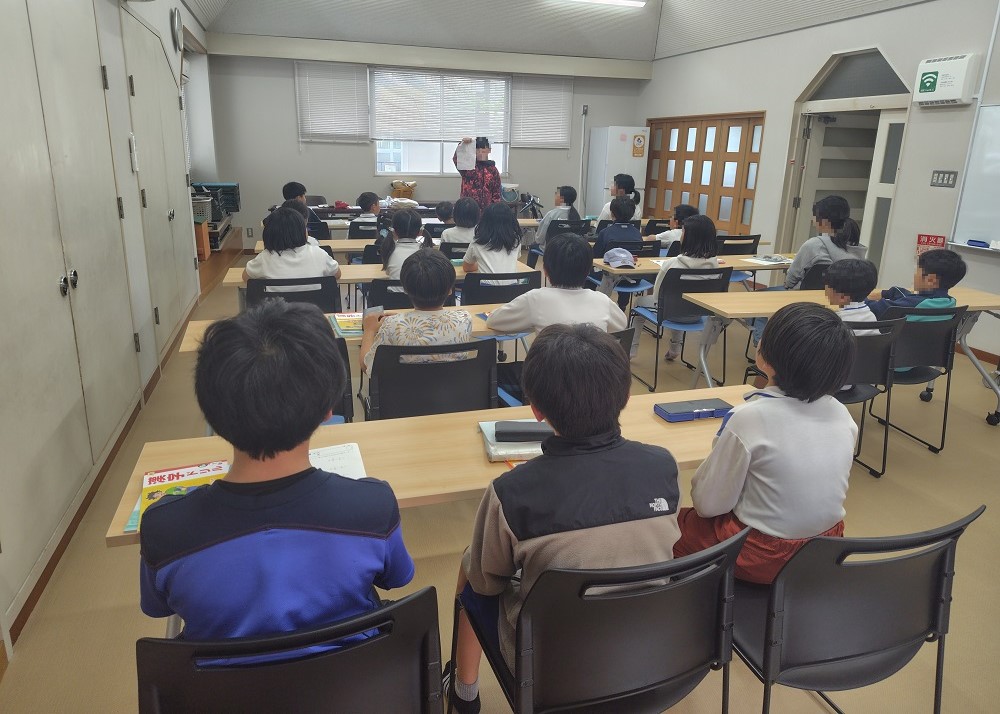 子どもたちが勉強している様子