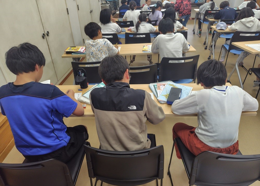 子どもたちが勉強している様子