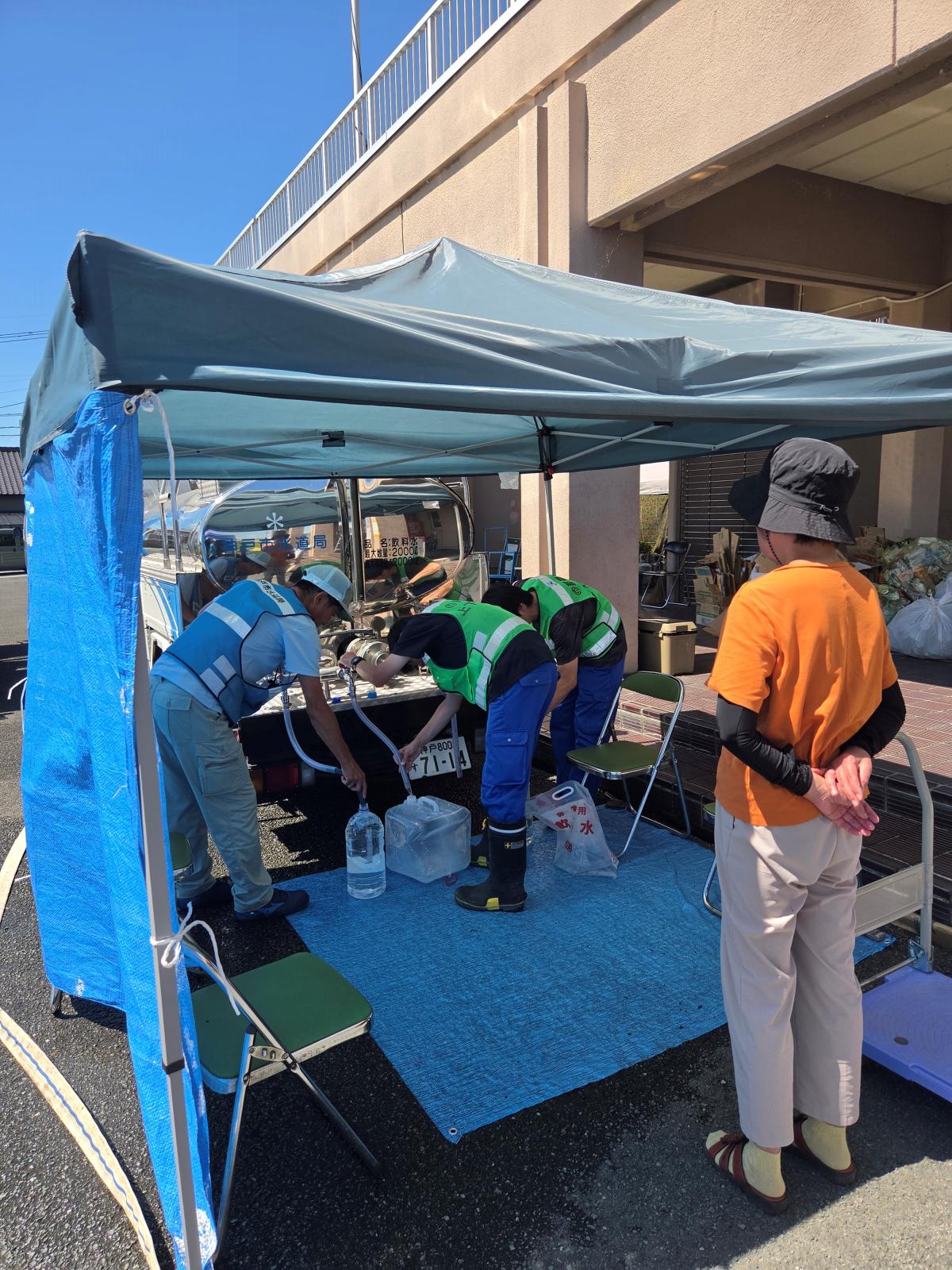 8月18日鏡コミュニティセンターでの応急給水活動