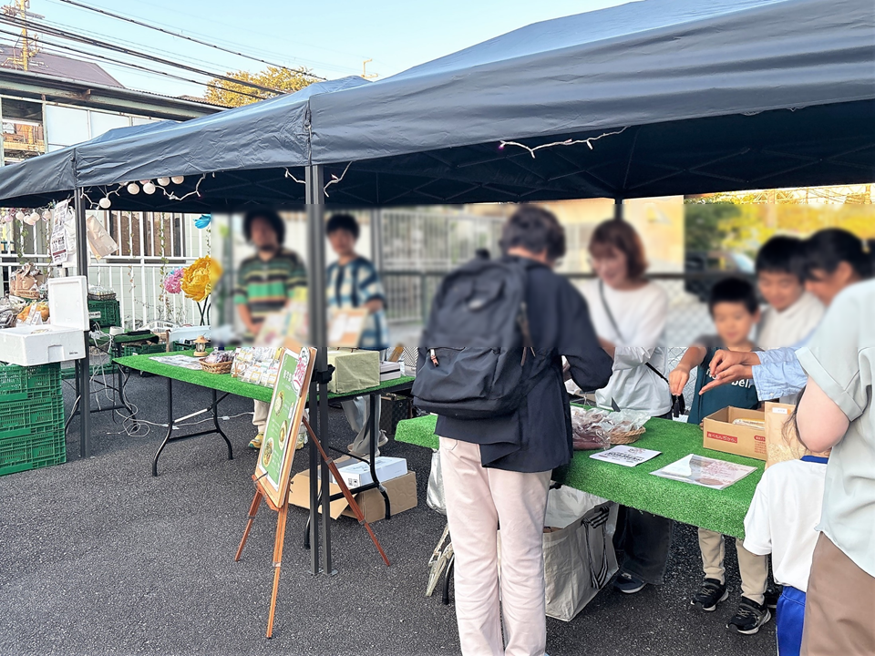 押部谷駅前の野菜販売