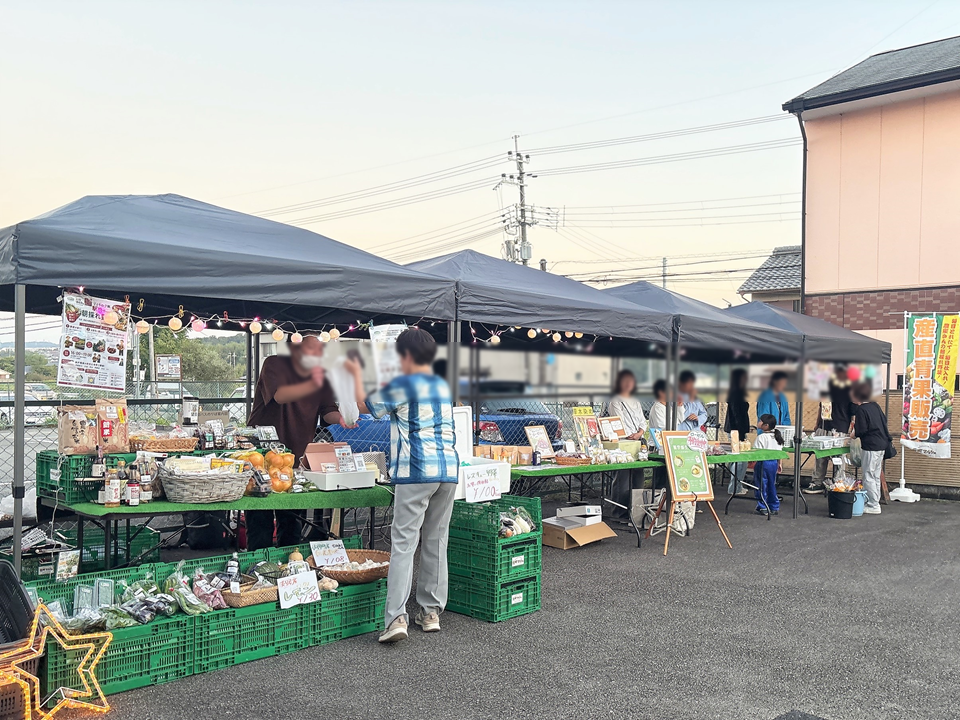 押部谷駅前の野菜販売全体