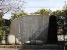 須磨寺本堂と「須磨紀行」碑の写真