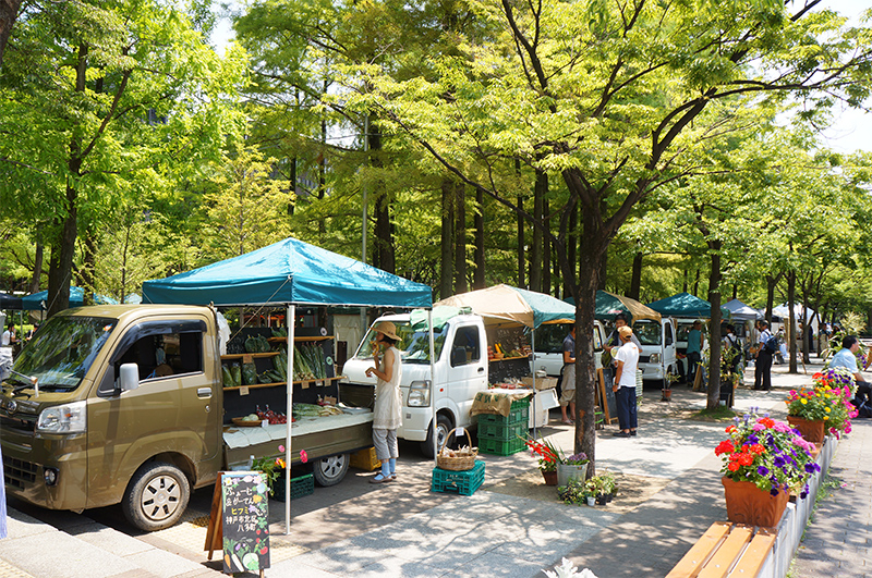 神戸産農産物の購入や朝食が楽しめるファーマーズマーケット